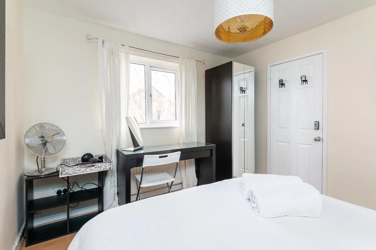 Holiday home Lovely Townhouse With Parking - Pass The Keys York