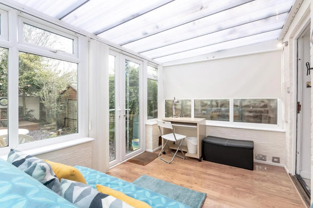Lovely Townhouse With Parking - Pass The Keys York Holiday home