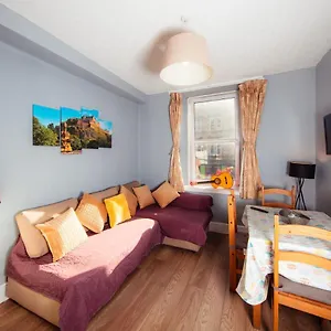 https://old-town-apartment-by-the-castle-meadows.edinburghhotelsuk.org