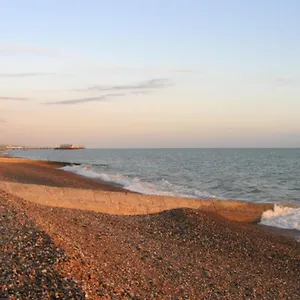 https://luxury-1-bed-flat-in-hove-close-to-the-sea-soho-house-style.brighton-hotels-england.com